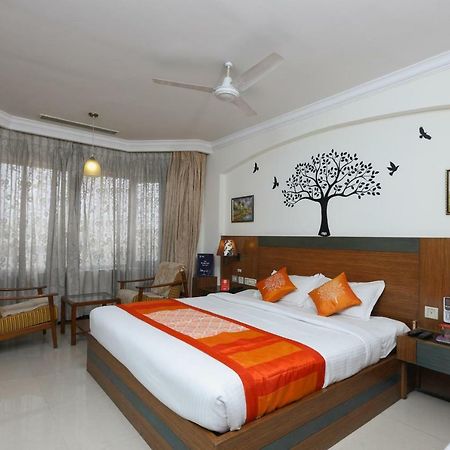 Oyo 1081 Hotel Sindhu International Tirupati Exterior foto