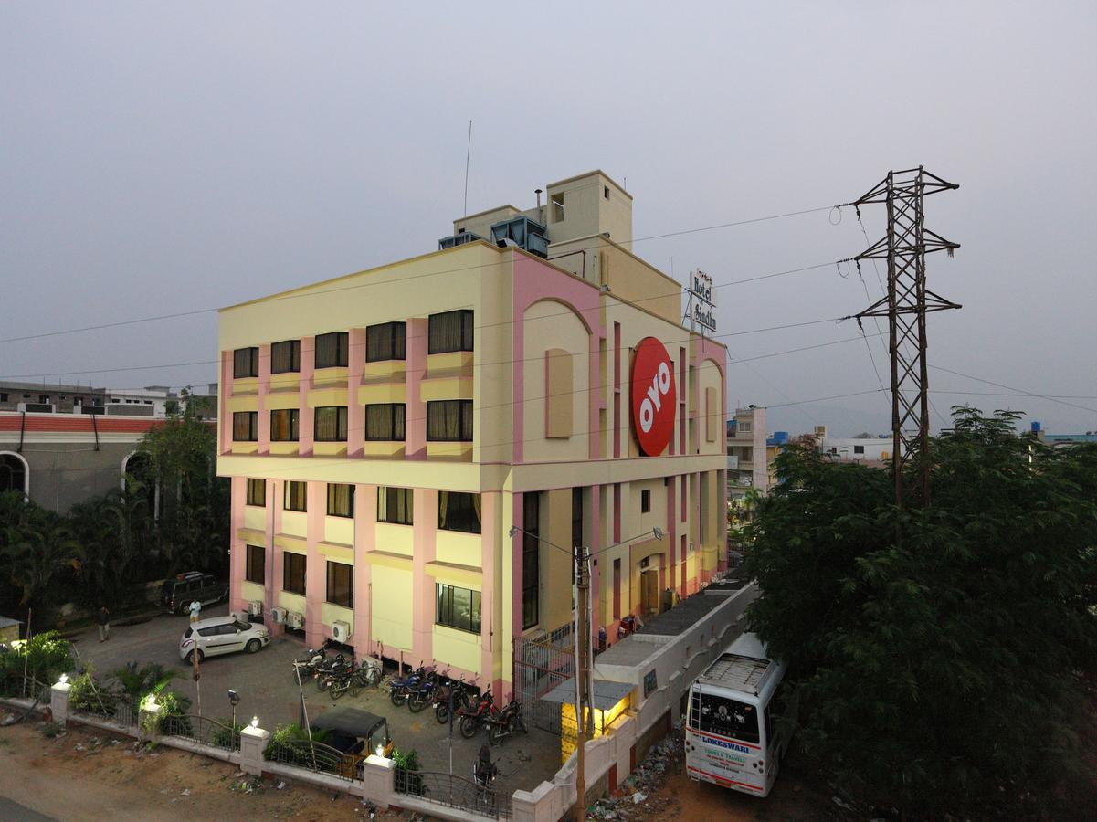 Oyo 1081 Hotel Sindhu International Tirupati Exterior foto