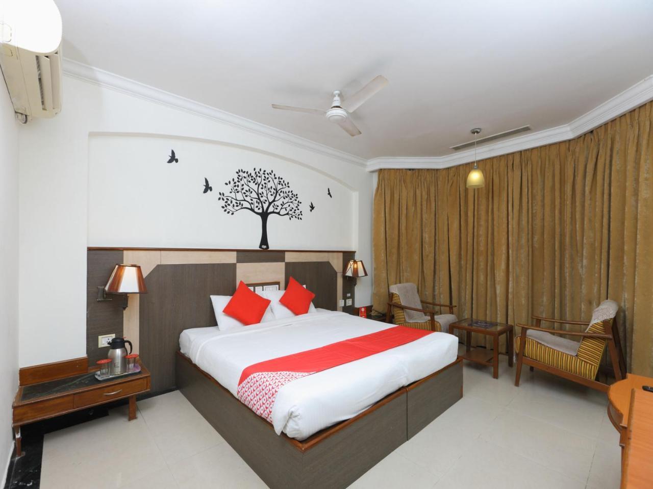 Oyo 1081 Hotel Sindhu International Tirupati Exterior foto
