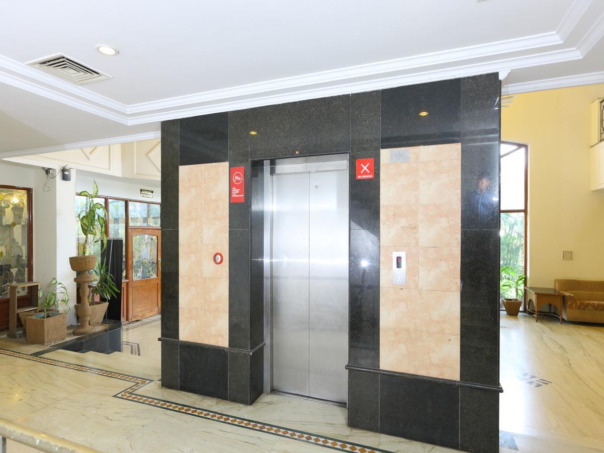 Oyo 1081 Hotel Sindhu International Tirupati Exterior foto