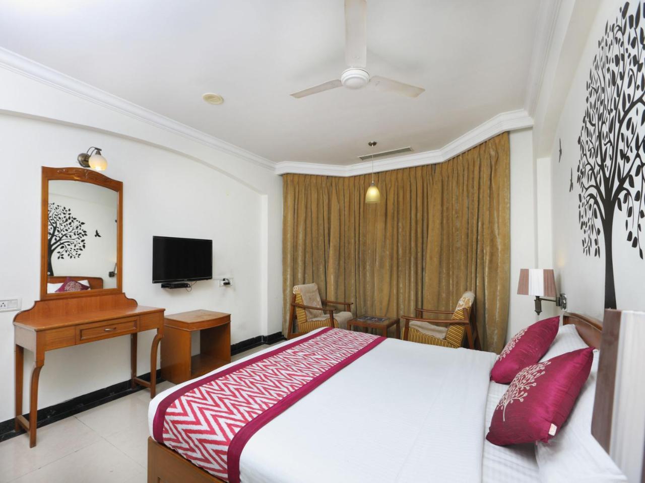 Oyo 1081 Hotel Sindhu International Tirupati Exterior foto