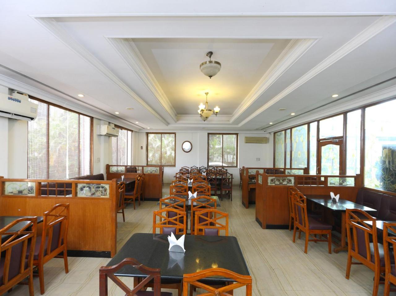 Oyo 1081 Hotel Sindhu International Tirupati Exterior foto