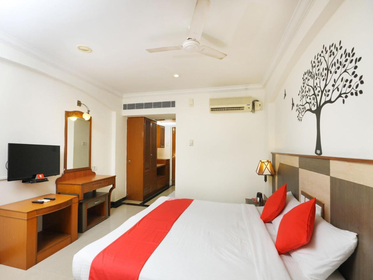 Oyo 1081 Hotel Sindhu International Tirupati Exterior foto