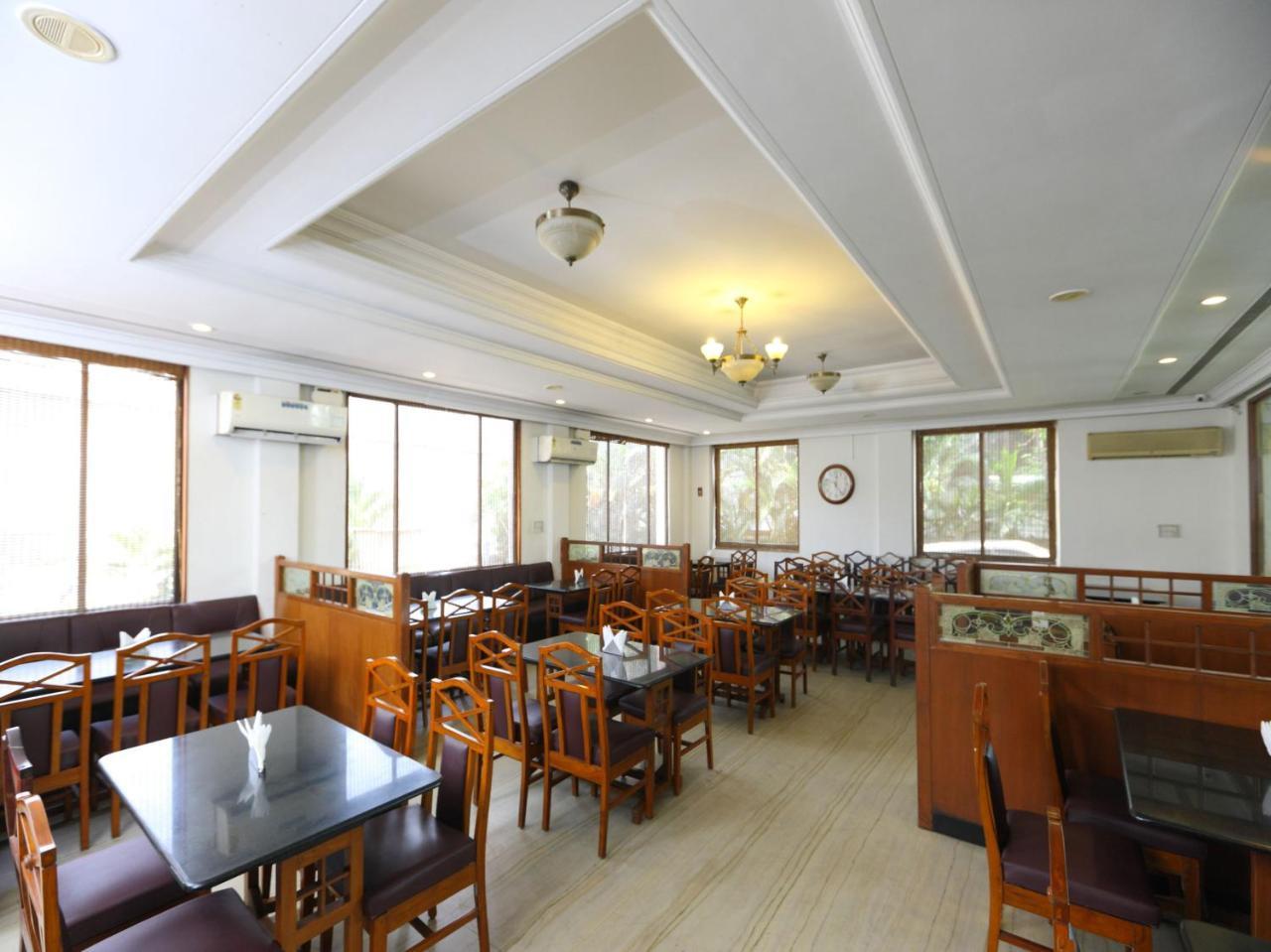 Oyo 1081 Hotel Sindhu International Tirupati Exterior foto