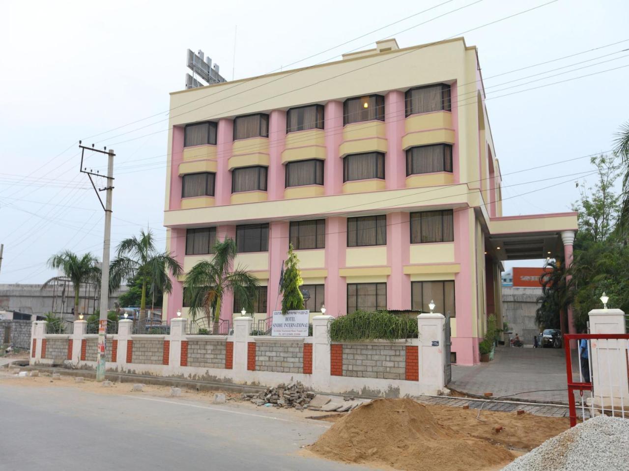 Oyo 1081 Hotel Sindhu International Tirupati Exterior foto