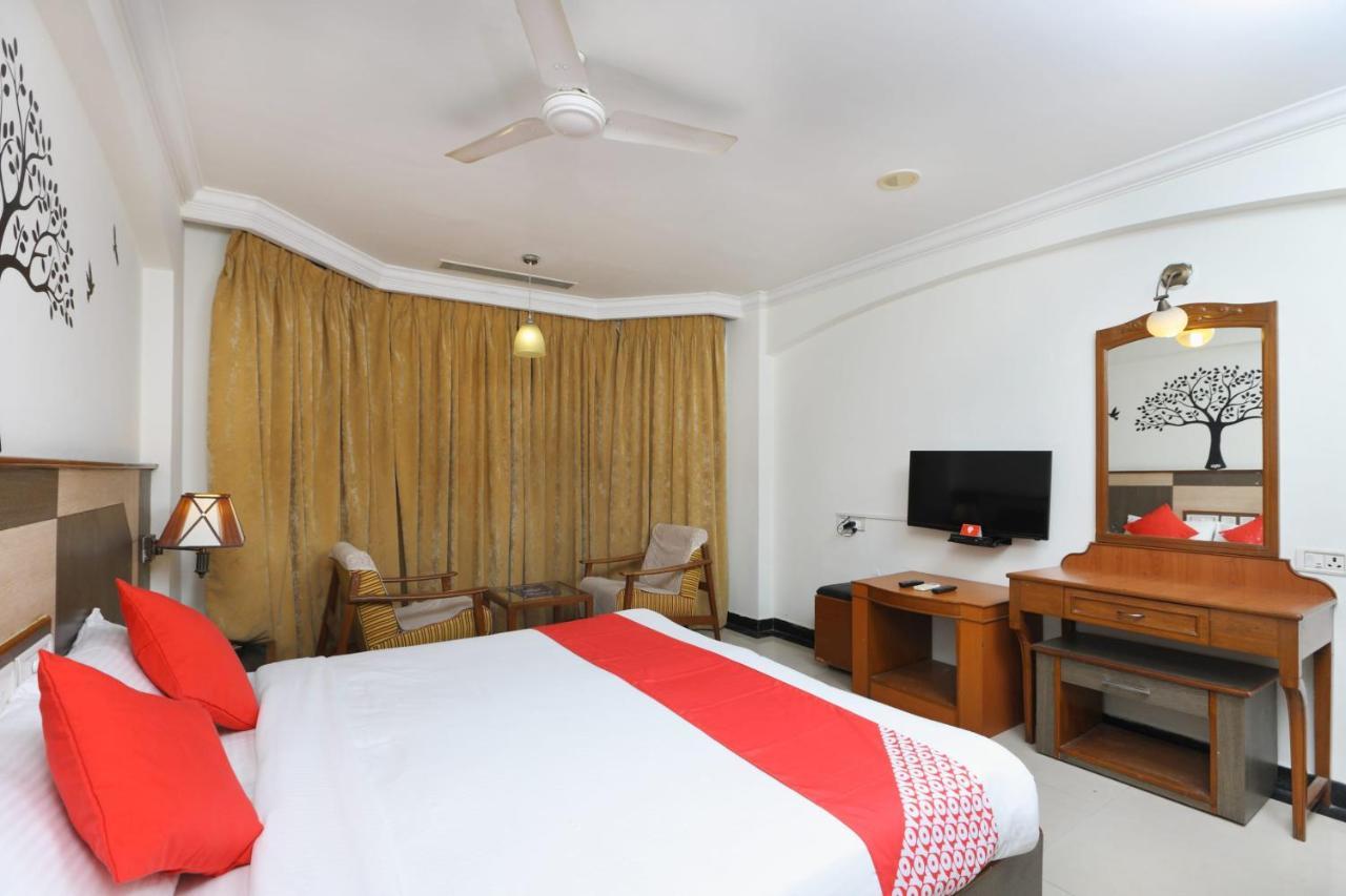 Oyo 1081 Hotel Sindhu International Tirupati Exterior foto